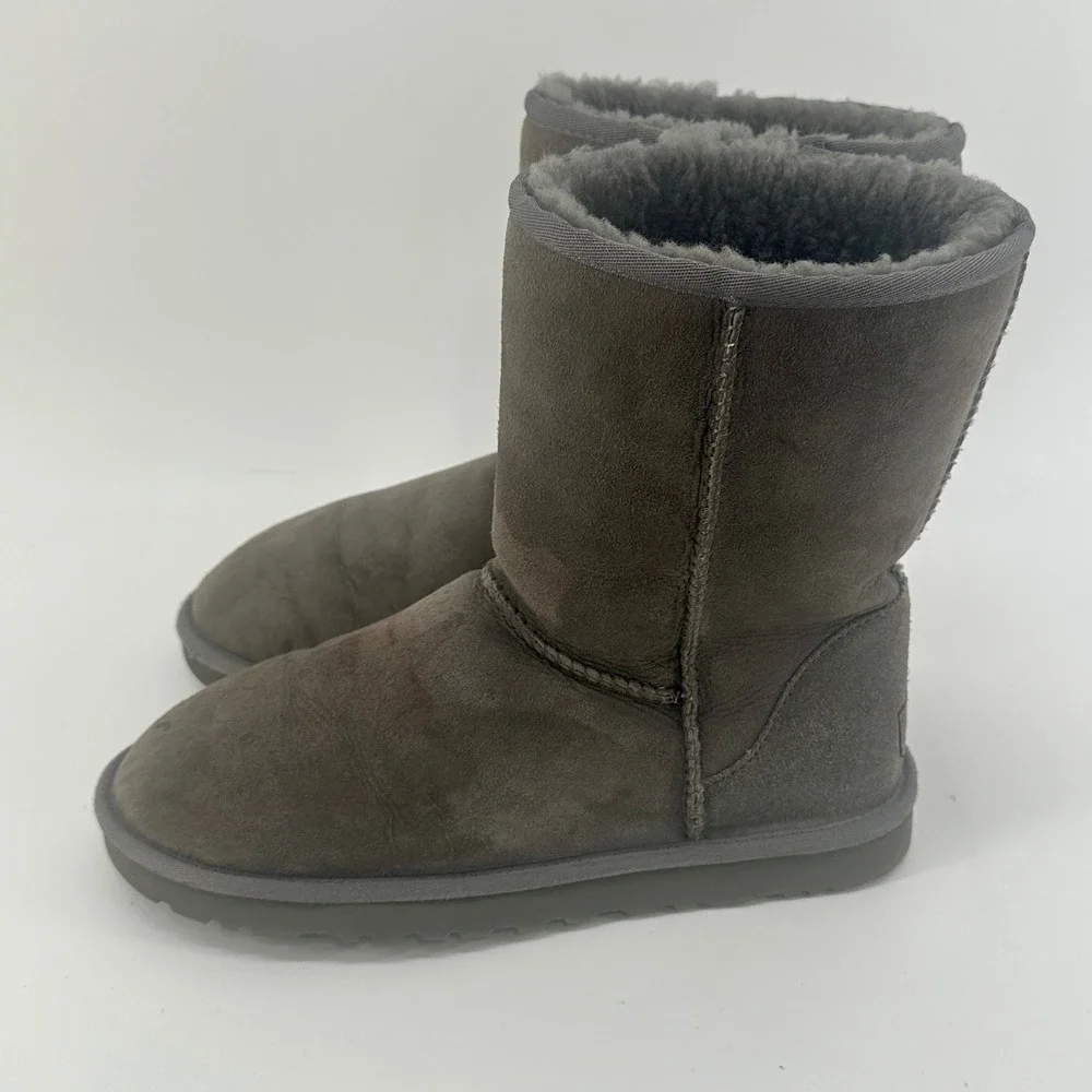 UGG Classic Short Boot Women Size 9 Grey Suede Sheepskin Shearling Mid Calf 5825